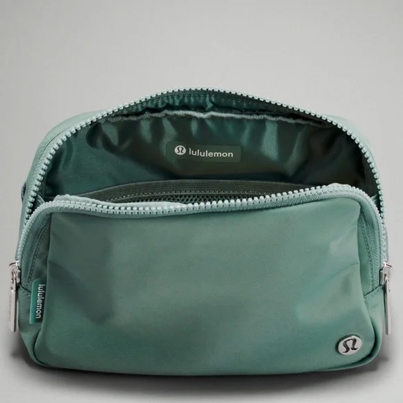 NWT Large Lululemon Everywhere Belt Bag - Picture 7 of 8